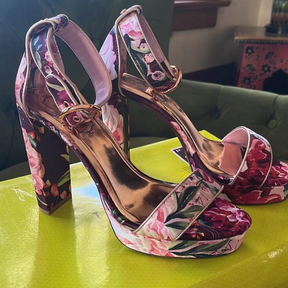 Ted Baker printed pale pink platform sandals in size 37.5(7) USA.🌸 - Picture 2 of 14